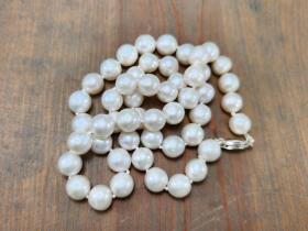 white pearl necklace