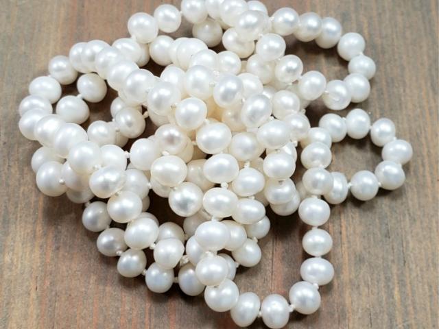 long endless pearl necklace